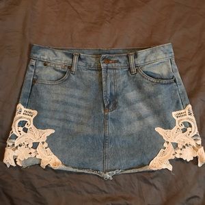 (Ellison Ellison Ellison) Lace Mini Skirt